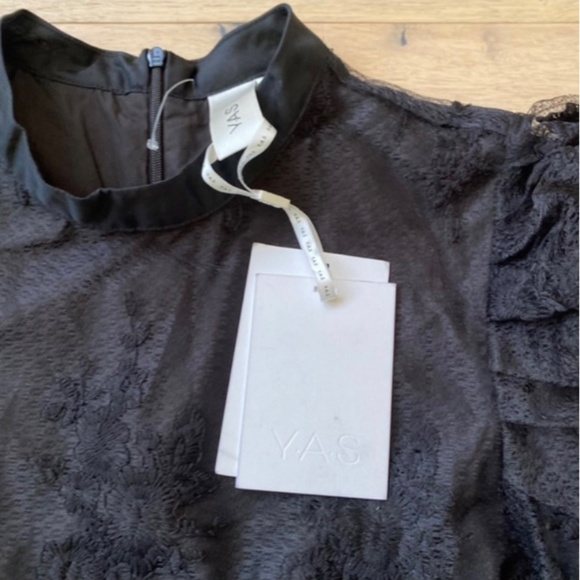 BNWT YAS Black Lace Blouse Size Large - Picture 9 of 12